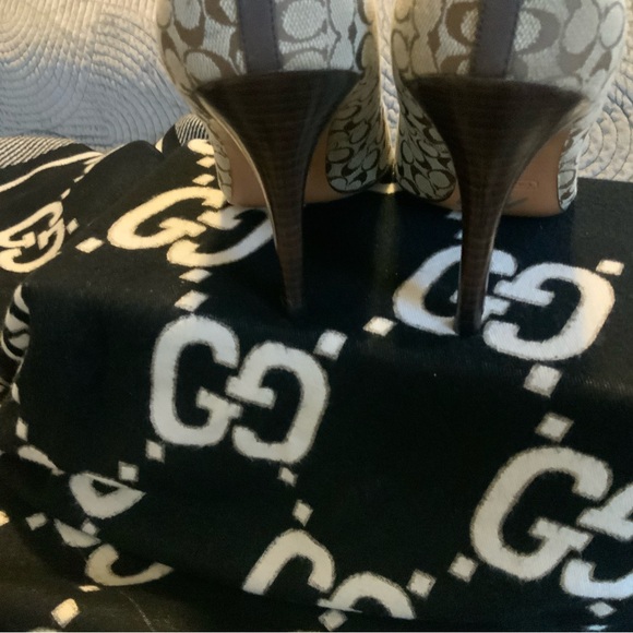 Coach Women's Beige Patterned Heels - Picture 6 of 9